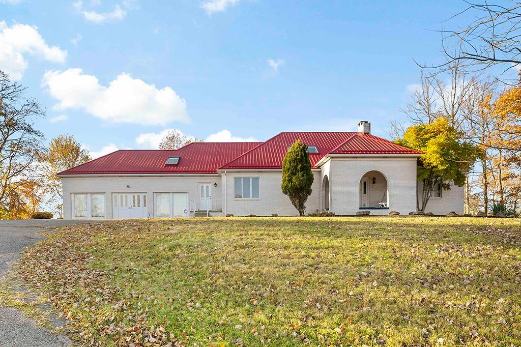 a view of a house with a yard