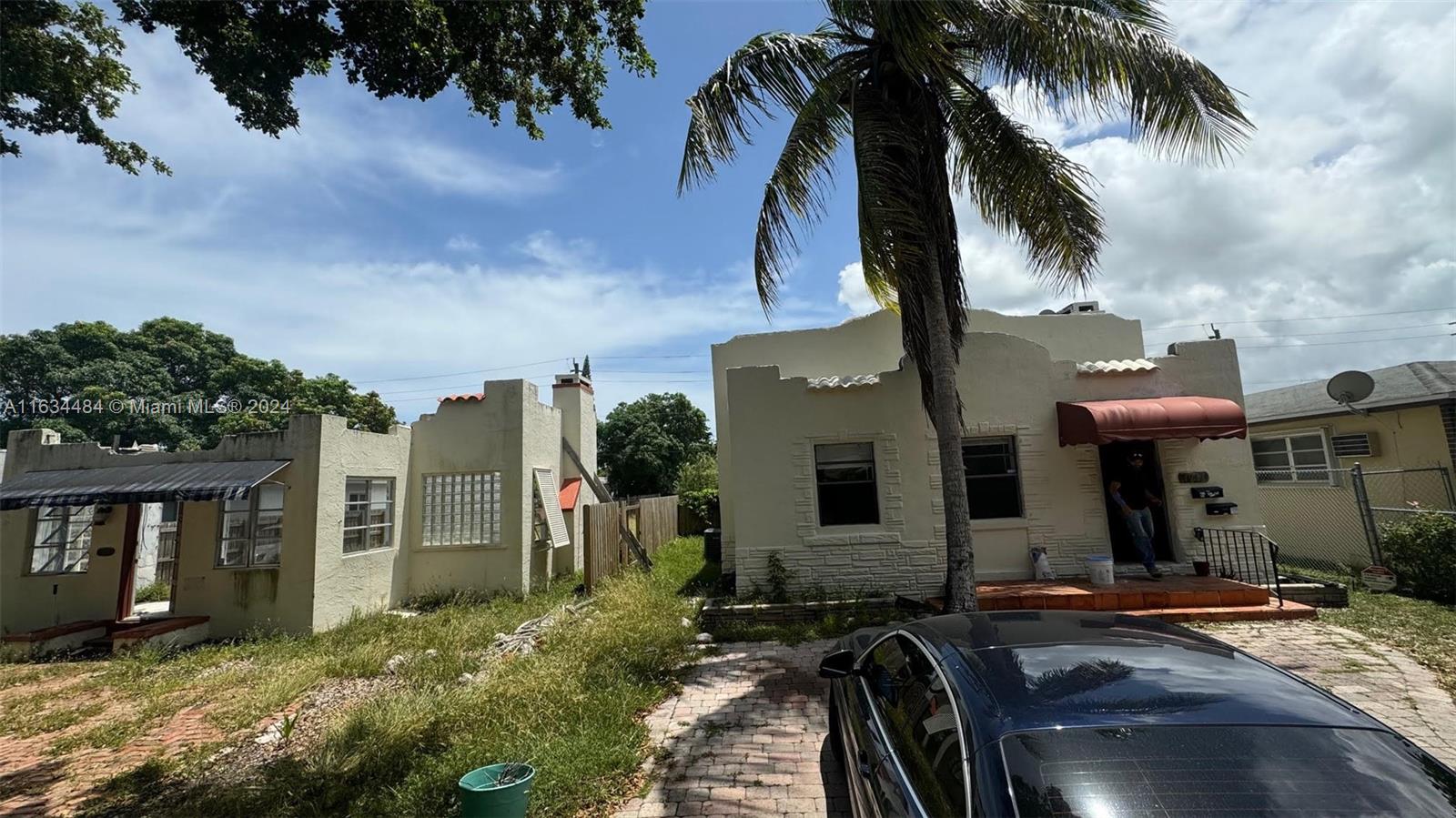 a view of multiple house with a yard