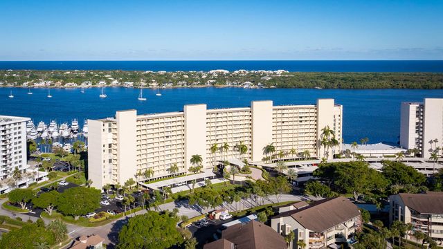 $580,000 | 136 Lakeshore Drive, Unit PH 10 | Old Port Cove