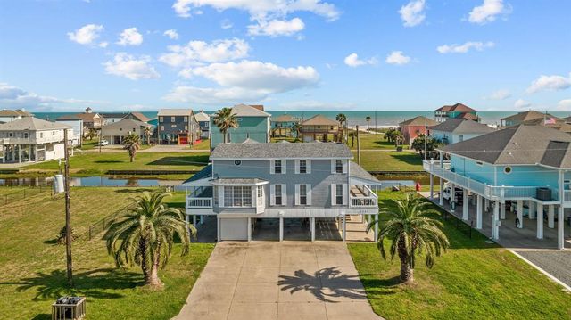 $499,900 | 2940 Laguna Drive | Crystal Beach