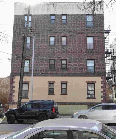 $1,800 | 160-10 Sanford Avenue, Unit 2C | Flushing