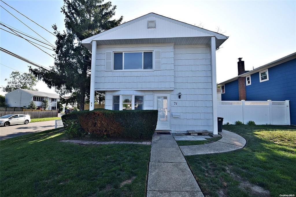 Front facade with a front lawn