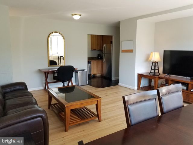 $2,300 | 1111 Arlington Boulevard, Unit 307 | River Place West