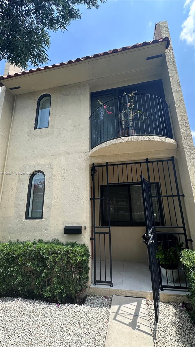 a view of a back yard of the house