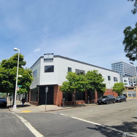 $3,400,000 | 2402 Broadway | Koreatown-Northgate