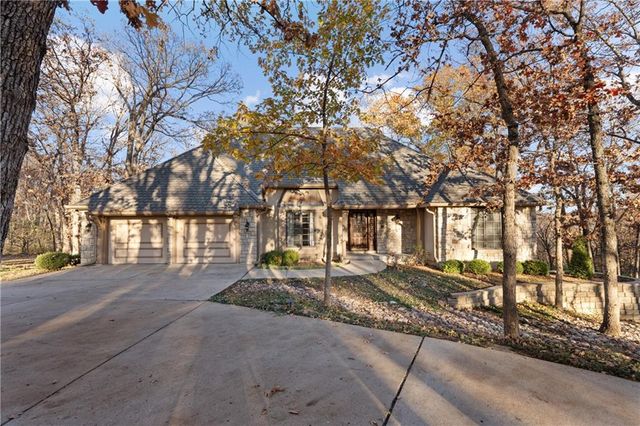 $850,000 | 1031 Northwest Cedar Creek Lane | Lee's Summit