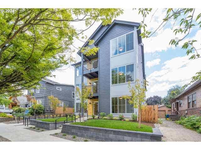 $409,900 | 2240 Southeast Caruthers Street, Unit 201 | Hosford-Abernethy