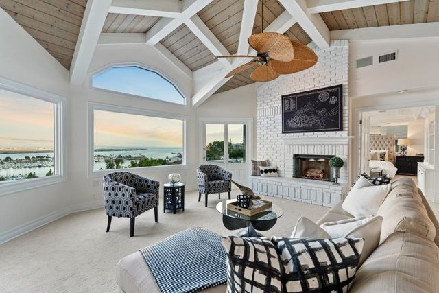 $4,700,000 | 752 Armada Terrace | La Playa