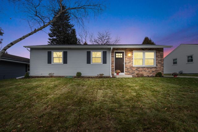 $323,900 | 702 Lenora Drive | West Bend