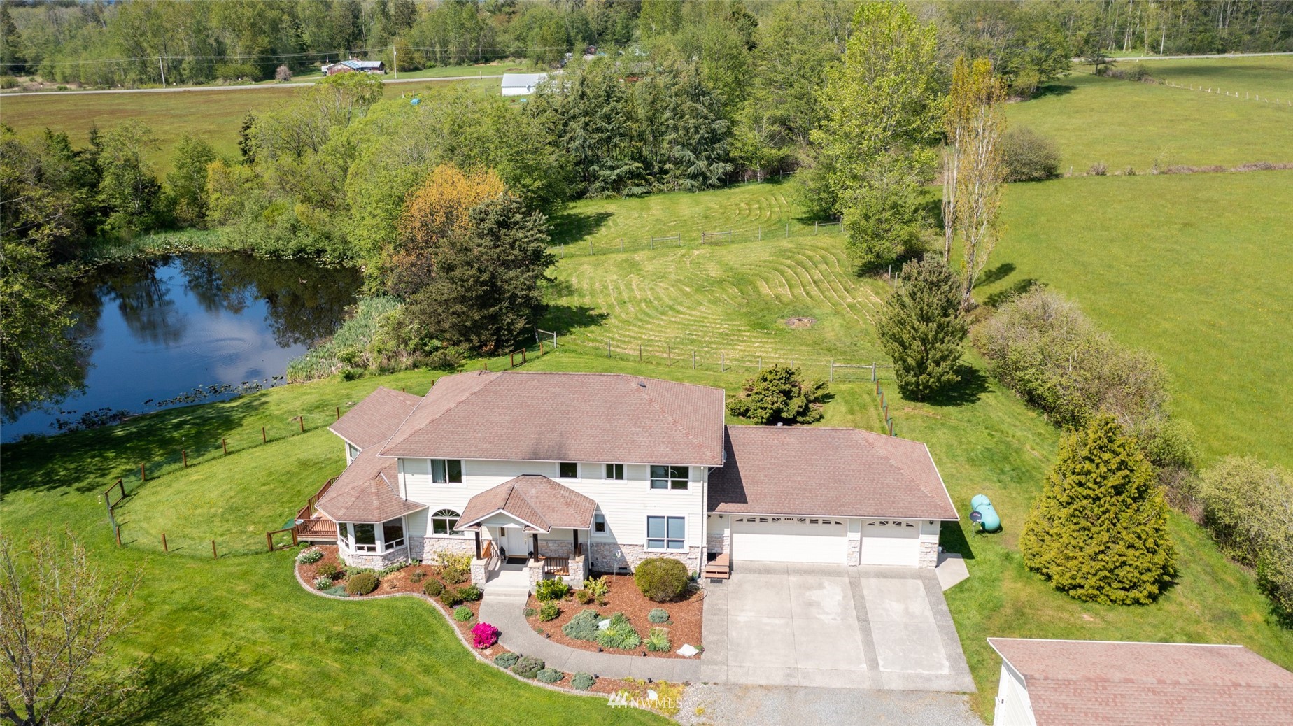 an aerial view of a house with outdoor space lake residential house and green space