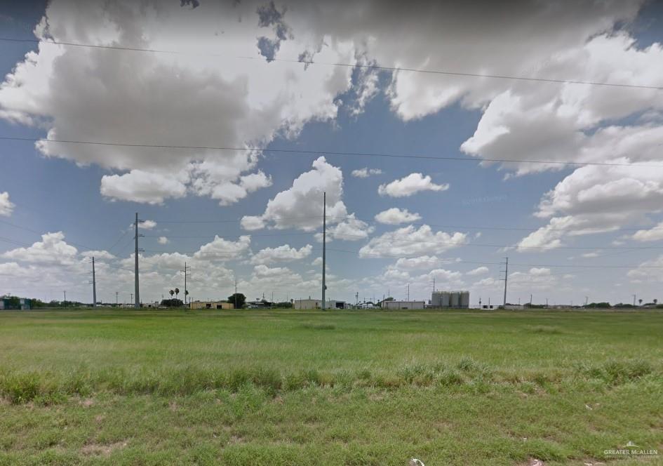 a view of a golf course with a big yard