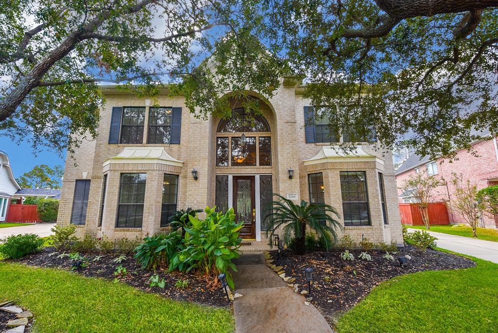 'Palatial' seems just right in describing this spectacular 2-story, brick jewel at 5706 Cielio Bay Court, Houston, TX, in the oversized cul-de-sac at the Lakes on Eldridge North community.