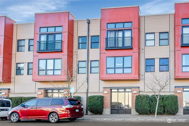 $335,000 | 210 West Pioneer Avenue, Unit 314 | Puyallup