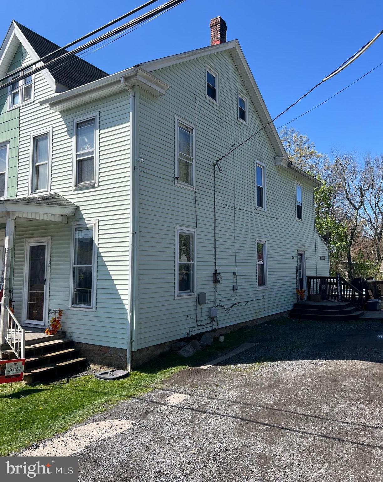 a view of a back yard of the house