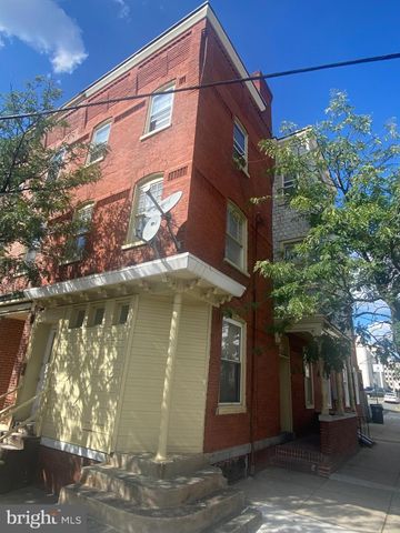 $1,300 | 901 North Jefferson Street, Unit 1 | Trinity Vicinity