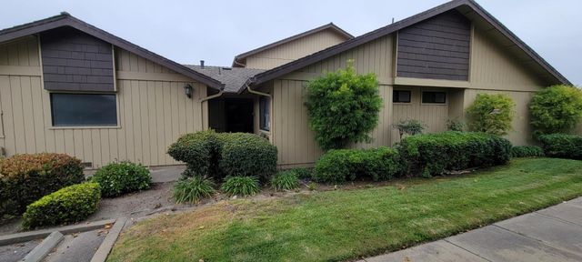 $540,000 | 1848 Cherokee Drive, Unit 6 | Northridge