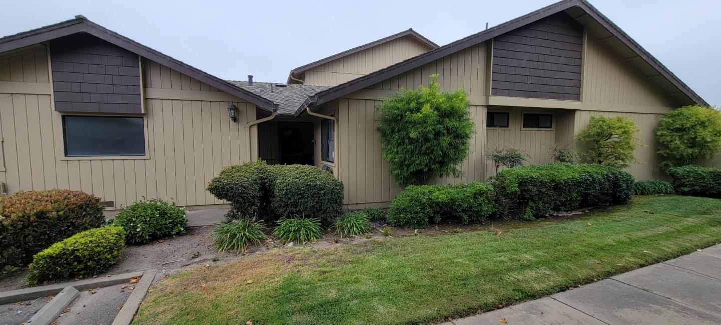 a view of a back yard of the house