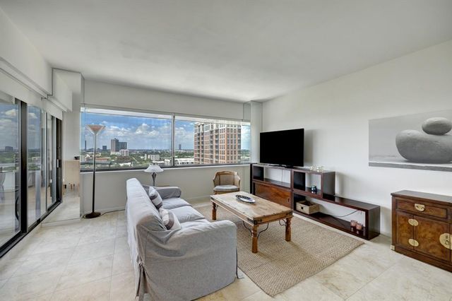 $2,200 | 5000 Montrose Boulevard, Unit 17A | University Place