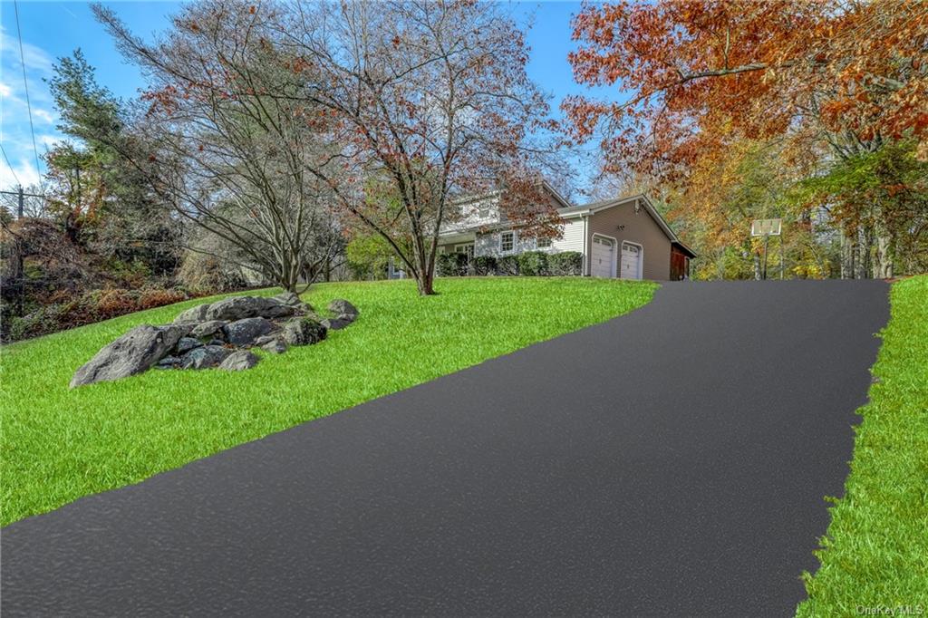 a view of a house with a yard