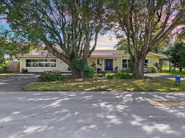 $899,000 | 700 Northeast 2nd Street | Old Pompano