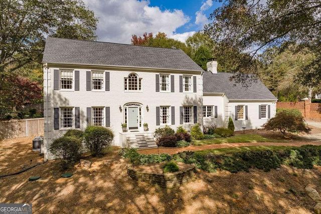 $1,025,000 | 142 Branford Place | Tanglewood