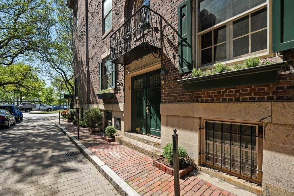 Beacon Hill Boston Neighborhood Guide - Compass