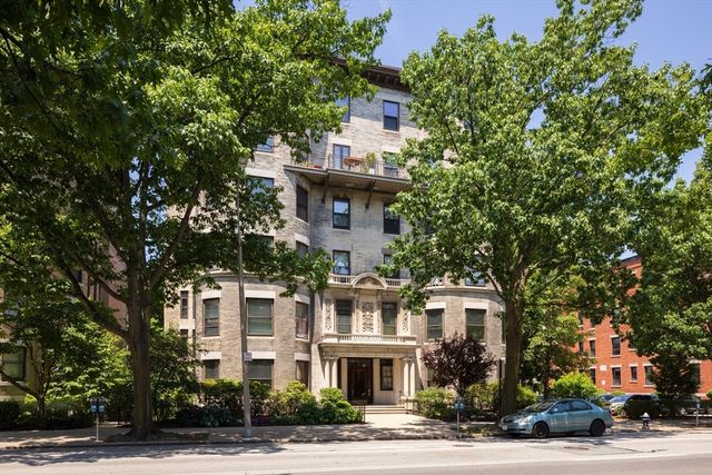 $795,000 | 1070 Beacon Street, Unit 5C | Coolidge Corner