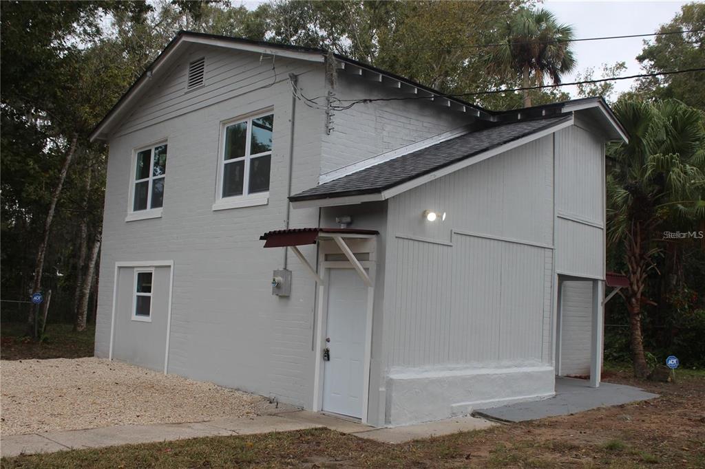 a house that has glass door