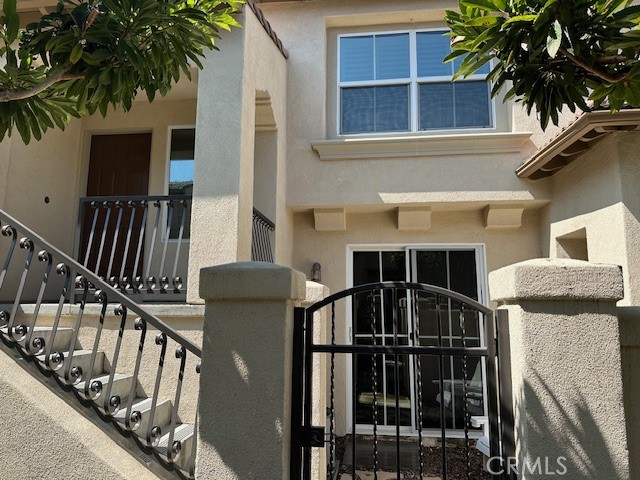 a view of entryway with a front door