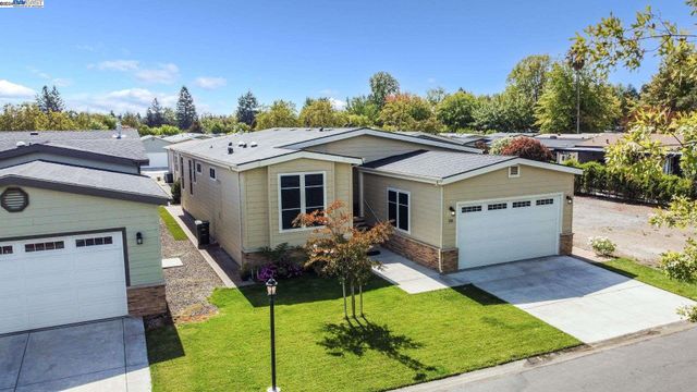 $475,000 | 1945 Piner Road, Unit 151 | Santa Rosa Northwest