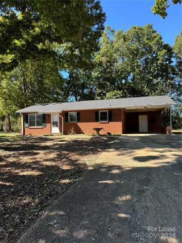 $1,450 | 1489 23rd Street Northeast | Hickory