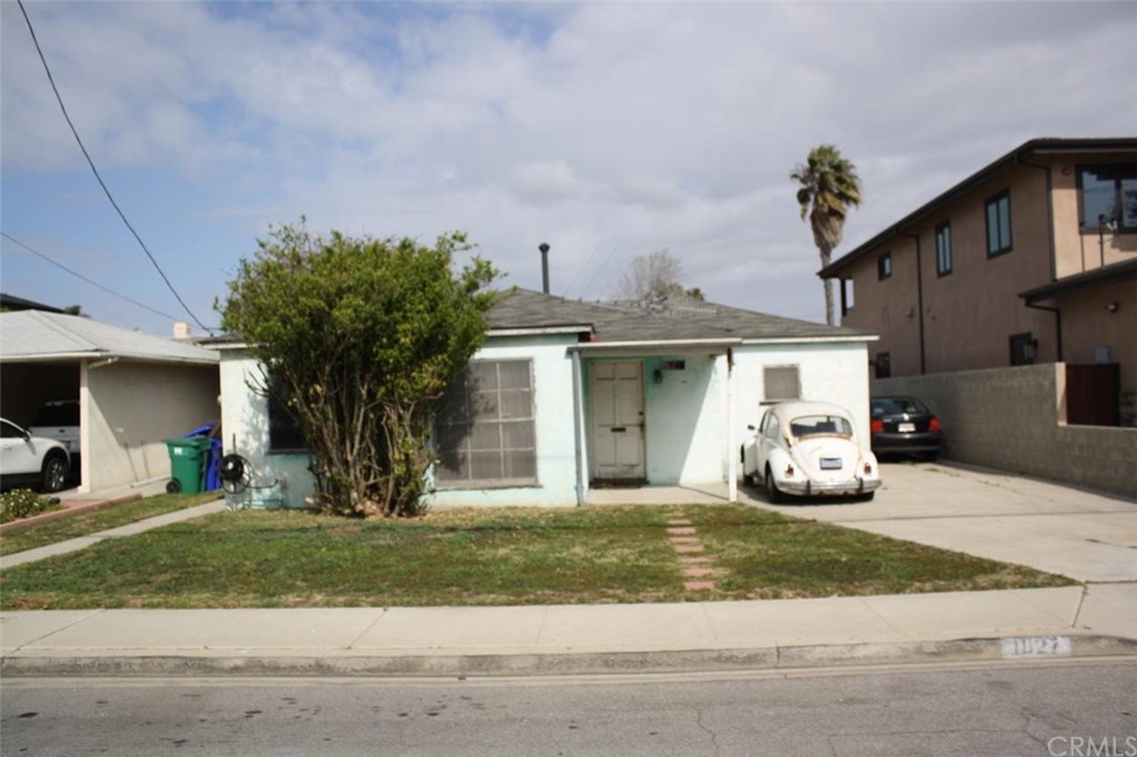 a view of a car in front of a house