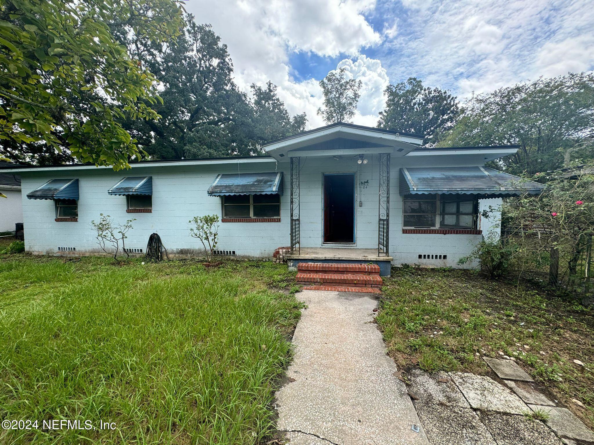 a front view of house with yard