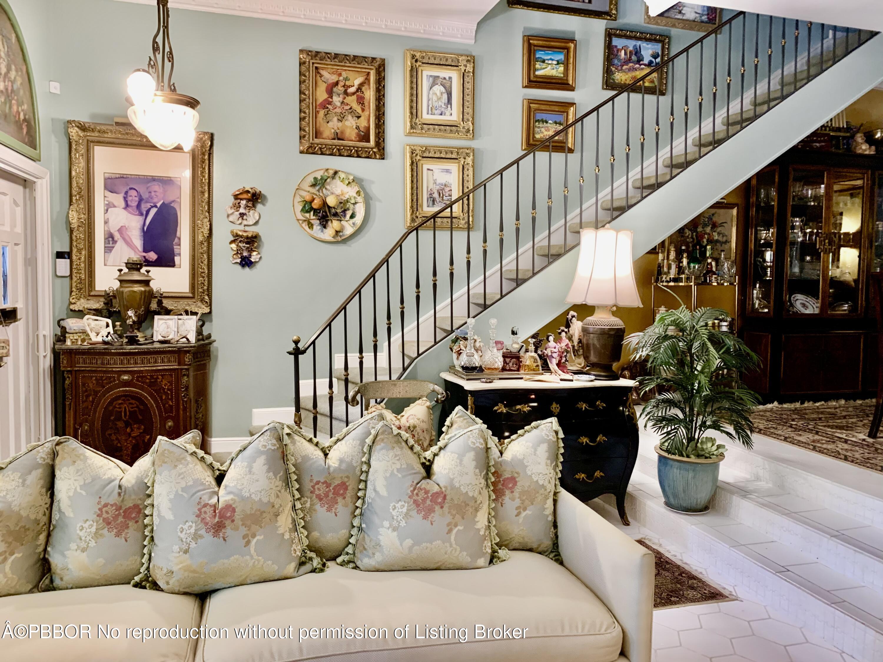 a view of entryway and hall