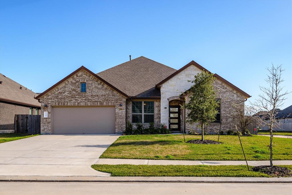 a view of a house with a backyard