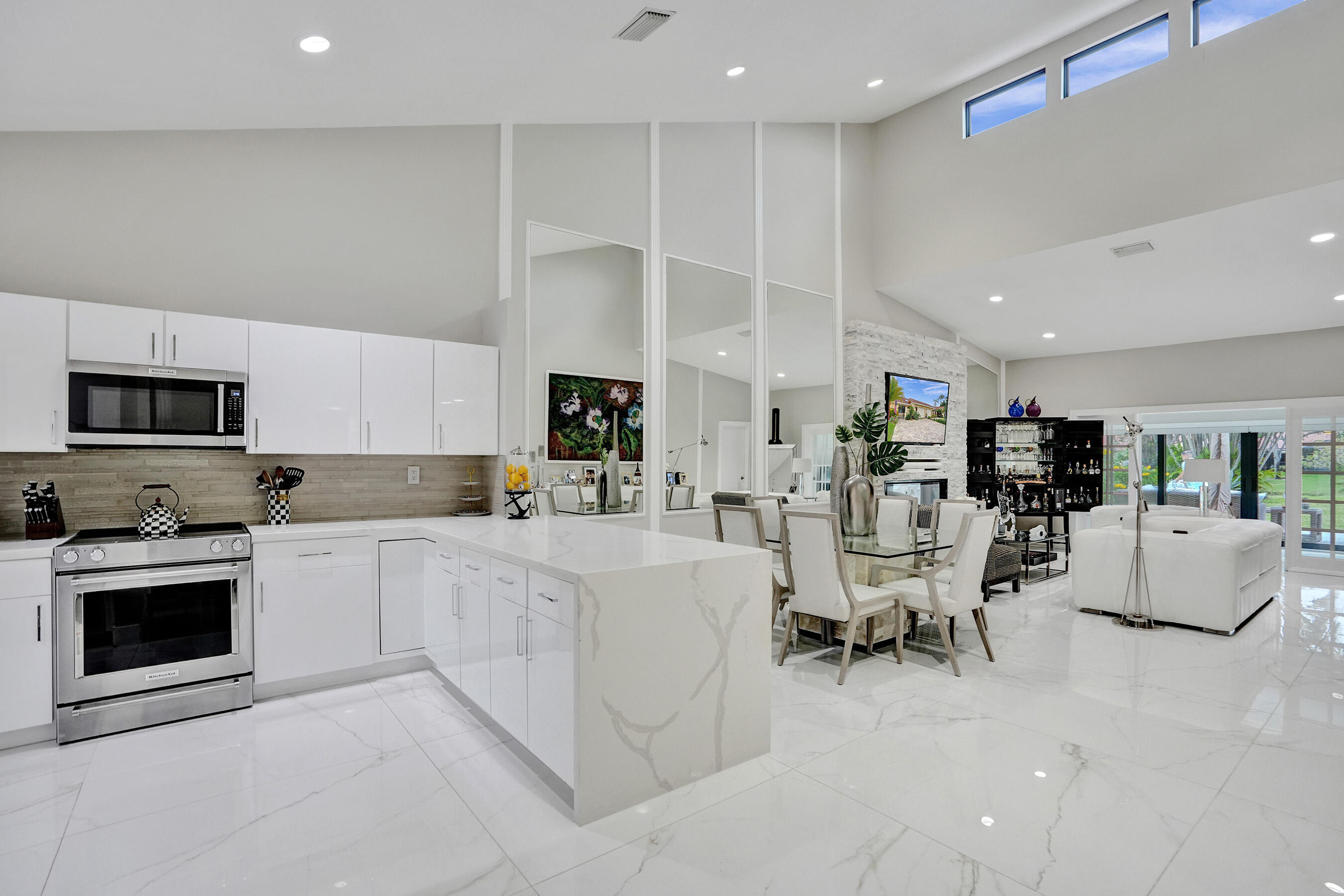 kitchen/living area