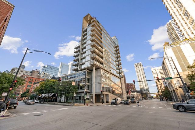 $635,000 | 201 West Grand Avenue, Unit 603 | The Contemporaine