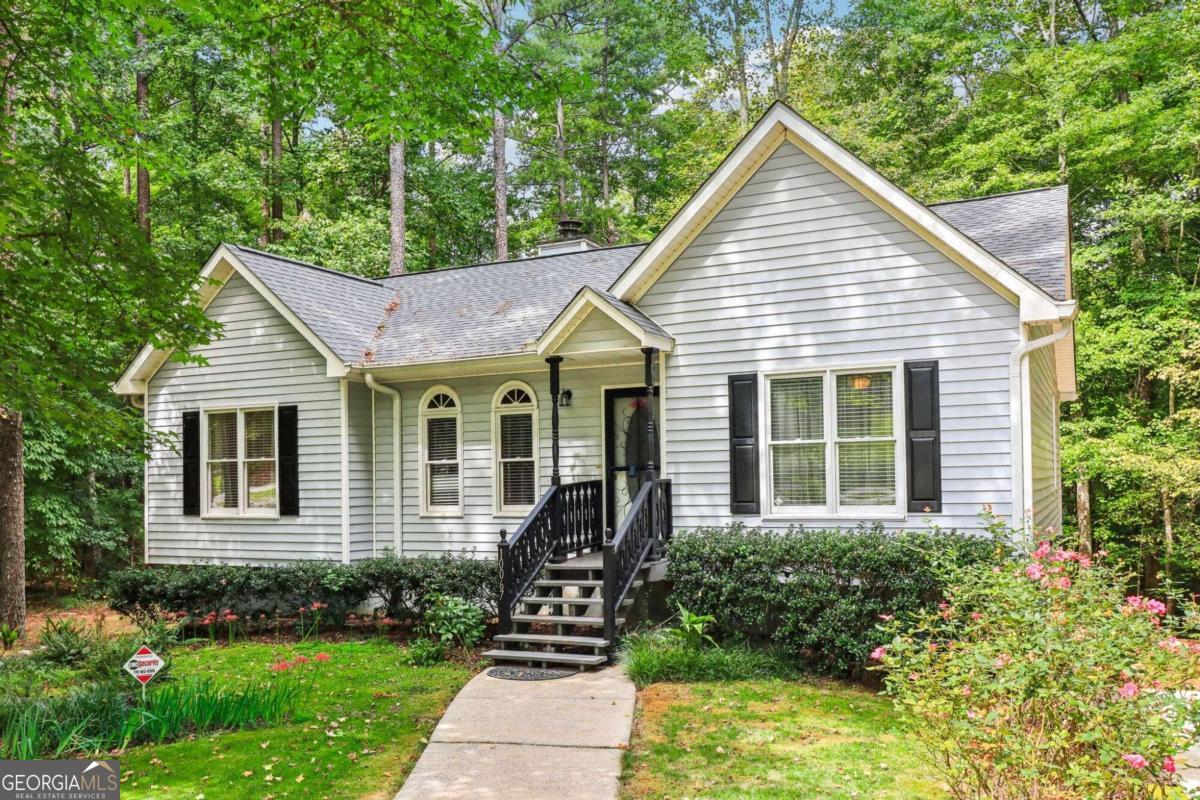 a view of a house with a yard