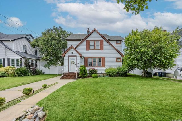 $629,000 | 704 Hughes Street | Bellmore