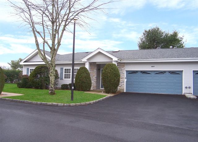 $559,999 | 497 Oak Bluff Court | Moriches