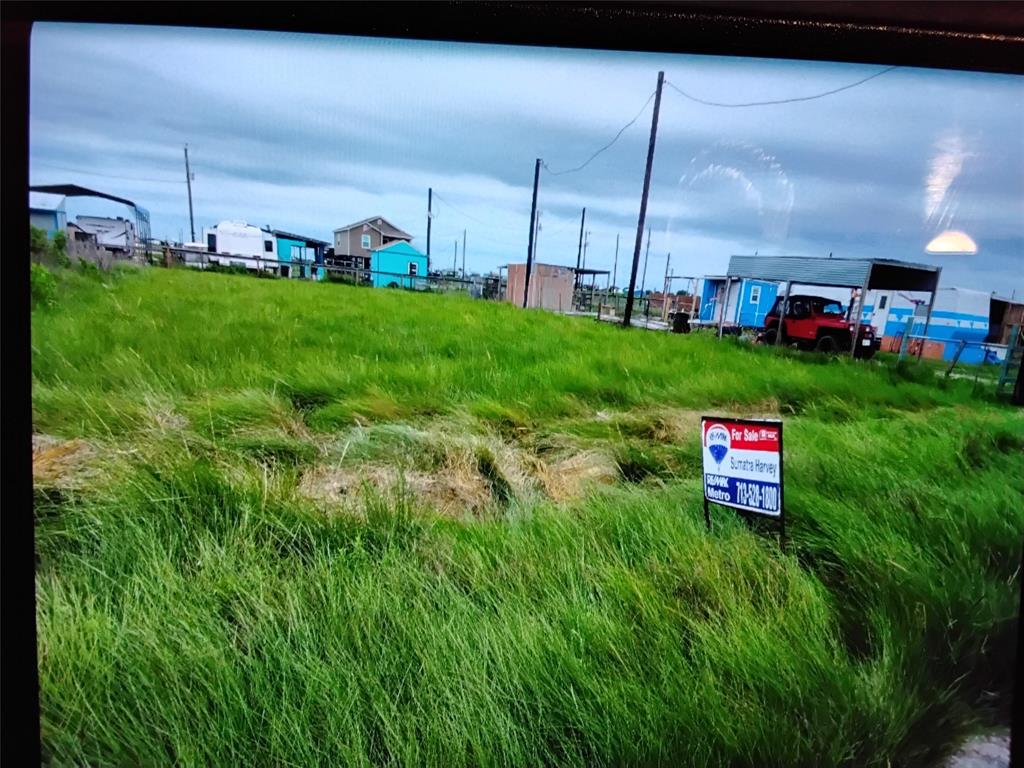 Full view of lot standing in street. Lot 355 Mariposa Sargent TX 77414  Matagora County