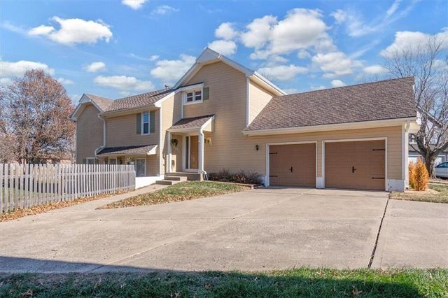 $374,499 | 802 Northeast Fairway Homes Court | Villages of Lakewood