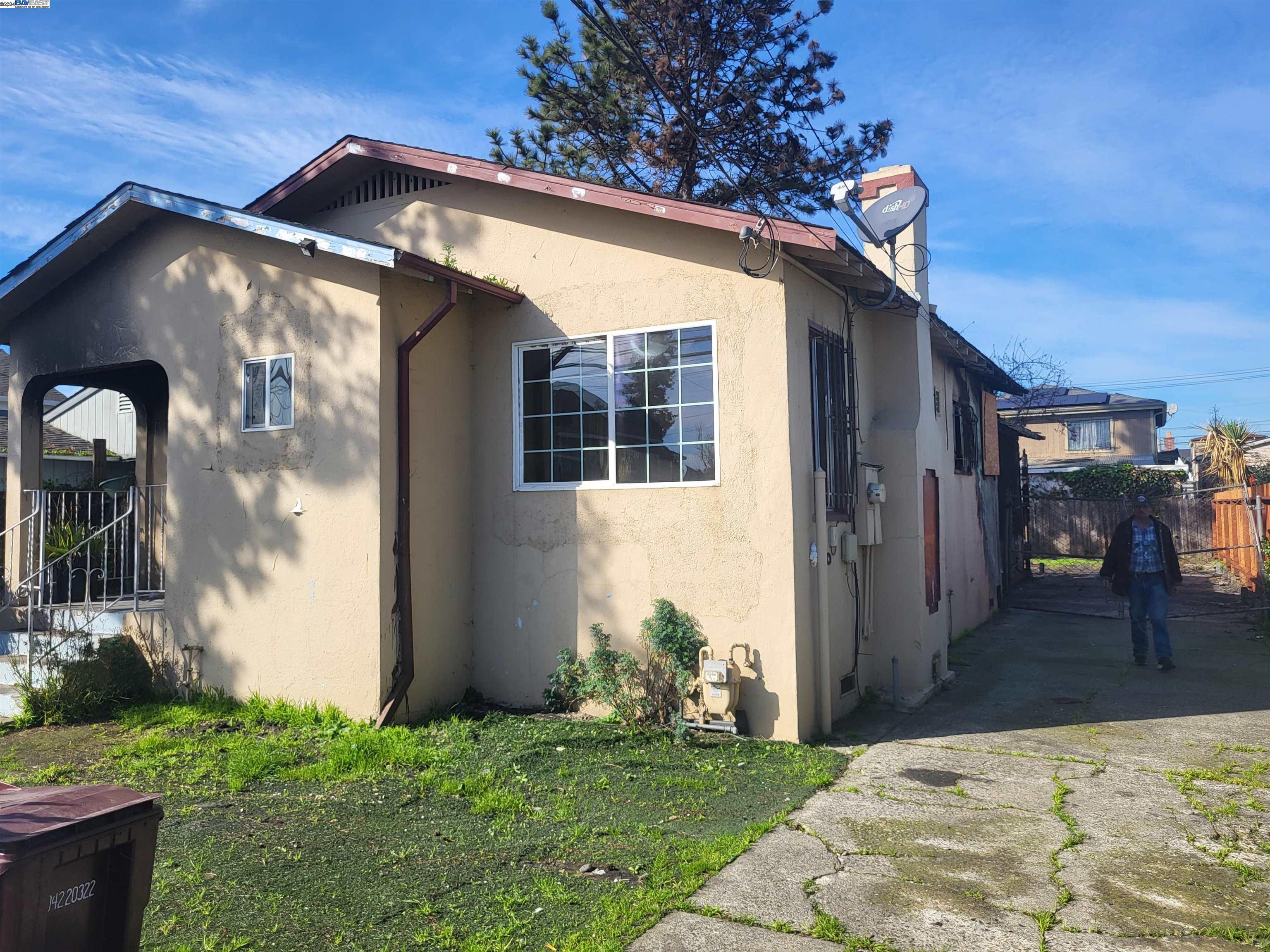 a view of a house with a small yard