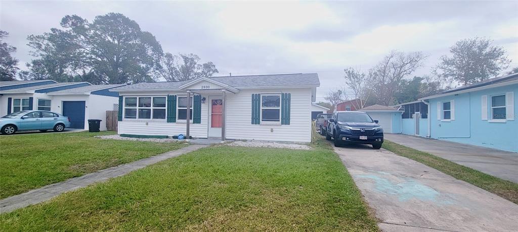 a view of a house with a backyard