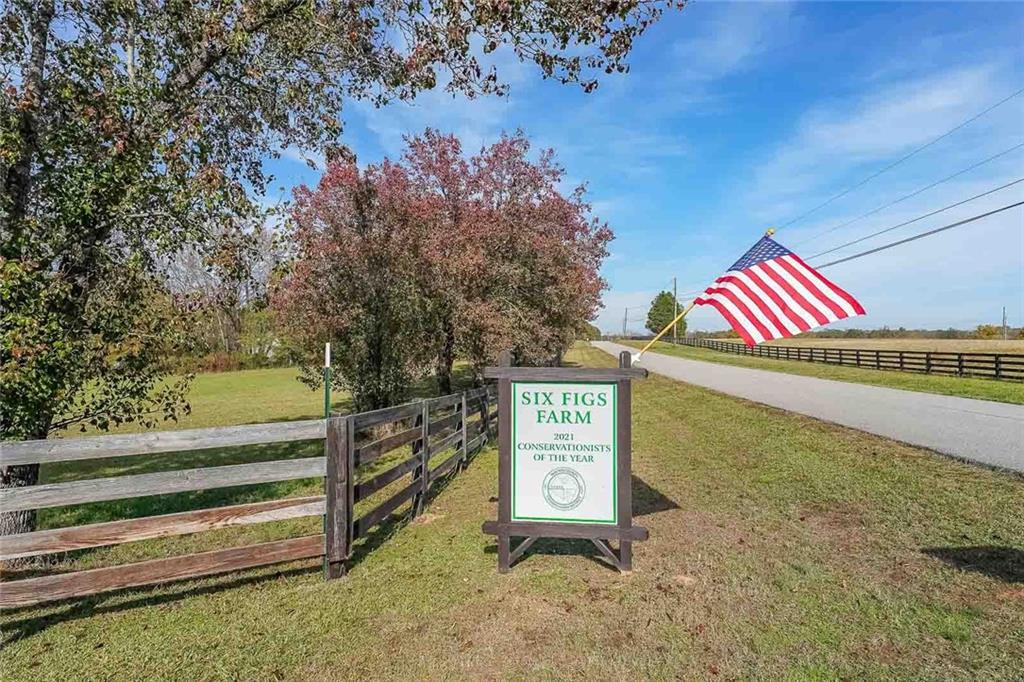 a view of a sign board with yard