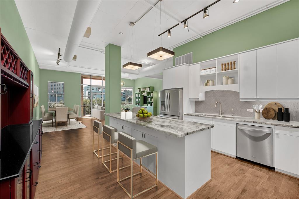 One of the most desirable floor plans at Il Palazzo in the heart of Museum District!  Large 2/2 with oversized rooms and MASSIVE wrap-around balcony.  12ft ceilings and hardwood floors throughout. PHOTO VIRTUALLY STAGED.