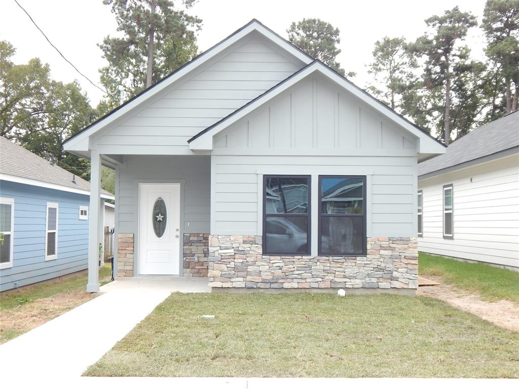 a front view of house with yard