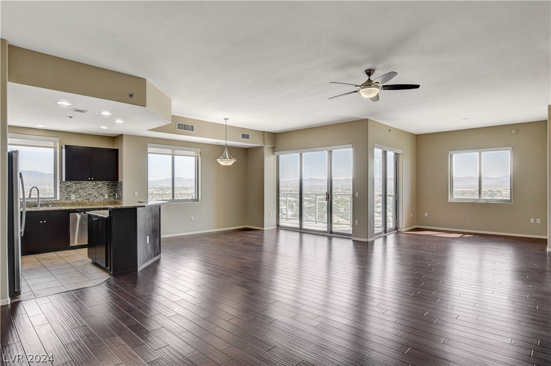 Amazing, open floor plan with 10 ft ceilings and v