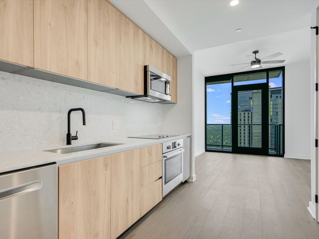 $2,400 | 84 East Avenue, Unit 3608 | Downtown Austin