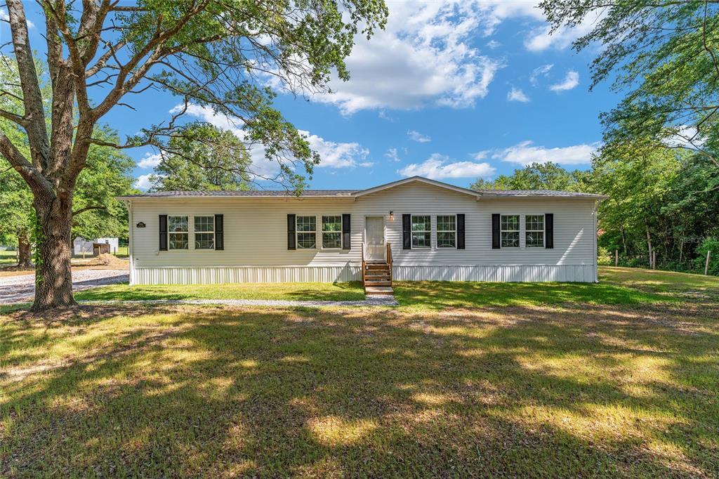 a view of a house with a backyard